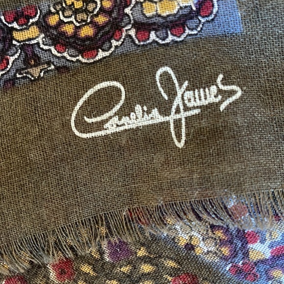 Cornelia James stunning lightweight wool 48” x 108” scarf/shawl/wrap. - Picture 4 of 4